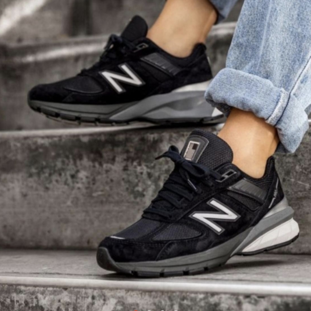 New Balance Women Made US 990v5 Sneakers